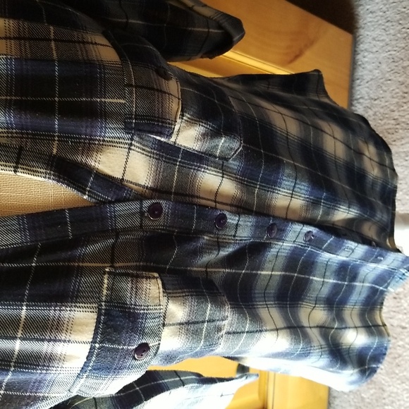 Ladies flannel top - Picture 5 of 8